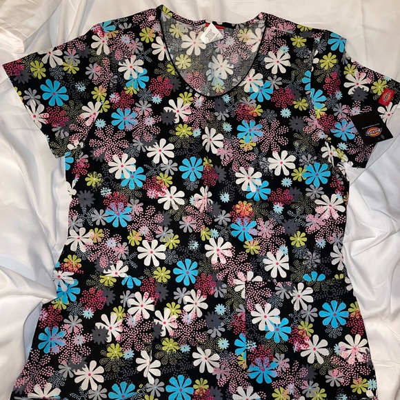 Dickies Tops - Dickies flower scrub top